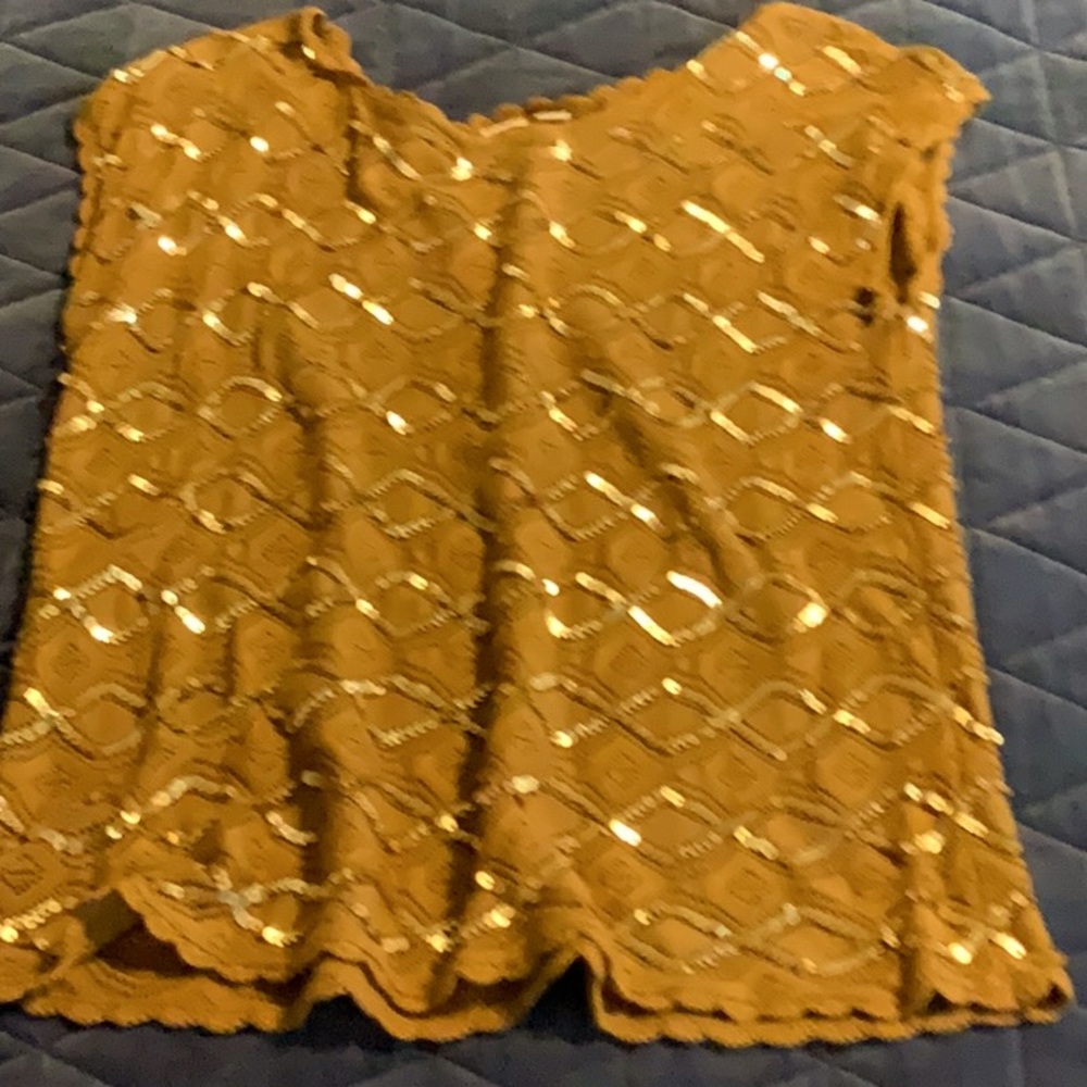Sequin gold T-shirt with crop sleeve. Runs big